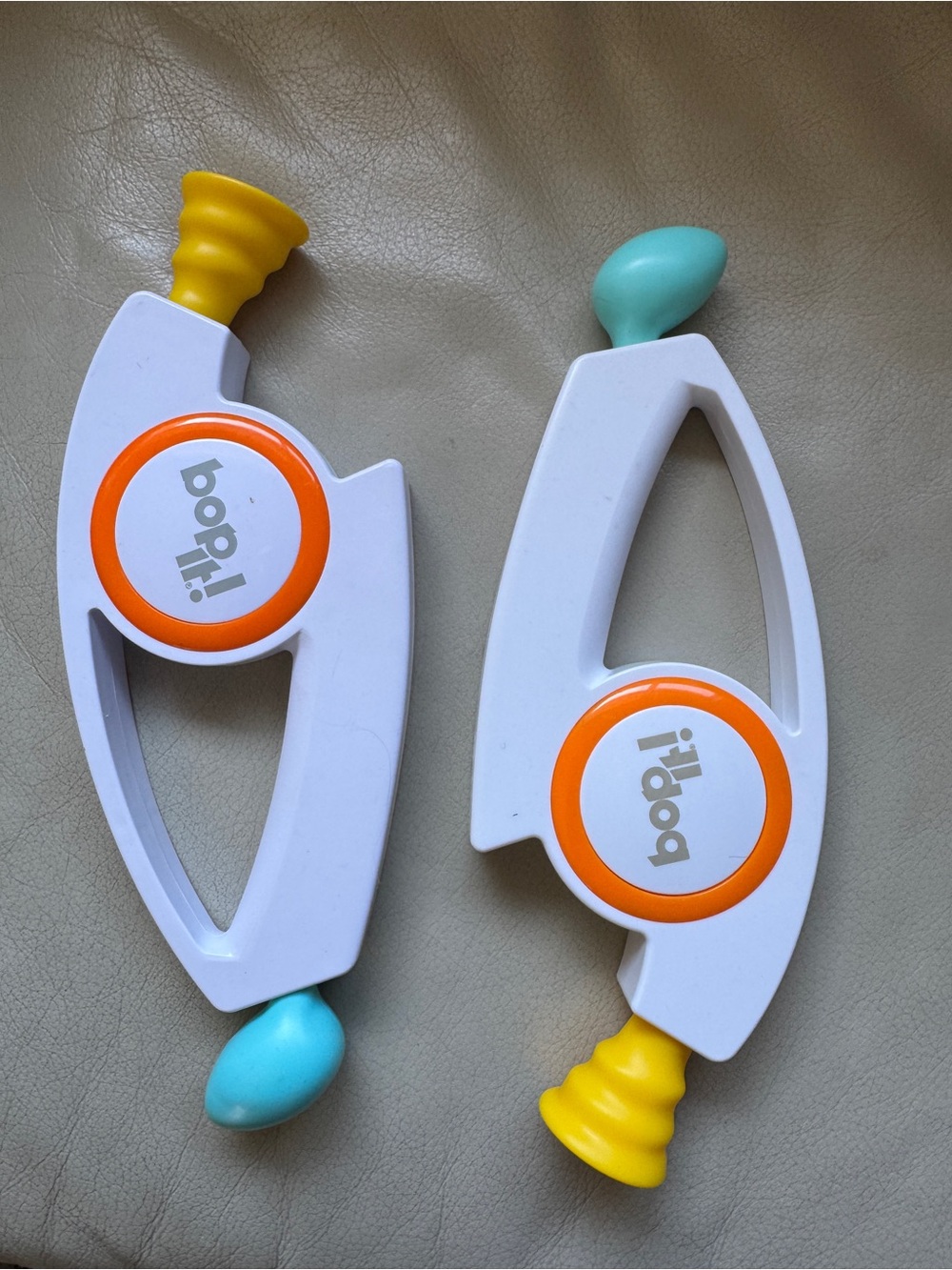 Hasbro Bop It! English and French lot os 2